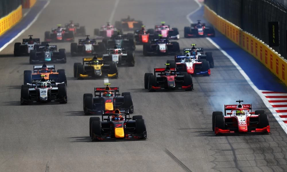 Aτύχημα που κόβει την ανάσα σε αγώνα της Formula 2 (βίντεο)